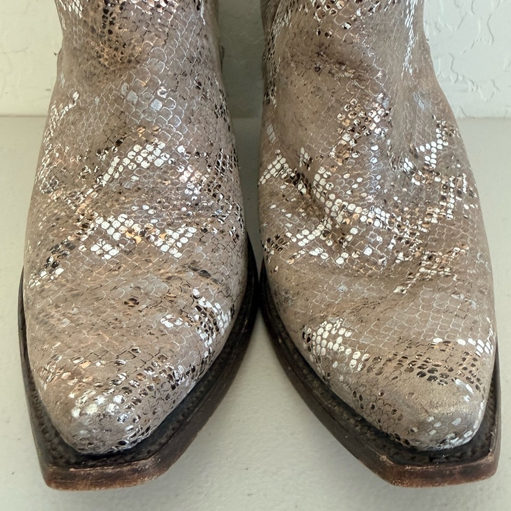 ARIAT Dixon Metallic Snake Print Leather Snip Toe Ankle Boot 9B - Picture 7 of 11